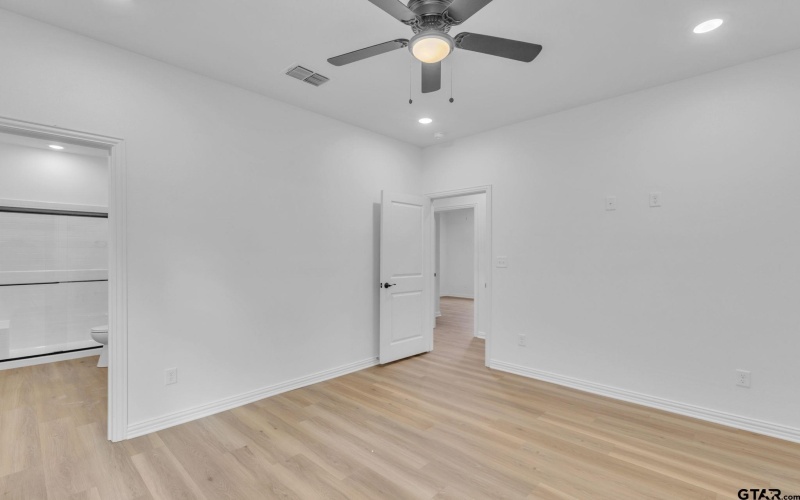 1410 W Connally St, Tyler, TX 75701, 3 Bedrooms Bedrooms, ,2 BathroomsBathrooms,Residential,For Sale,1410 W Connally St,25009747