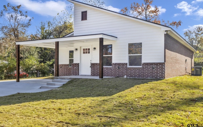1410 W Connally St, Tyler, TX 75701, 3 Bedrooms Bedrooms, ,2 BathroomsBathrooms,Residential,For Sale,1410 W Connally St,25009747