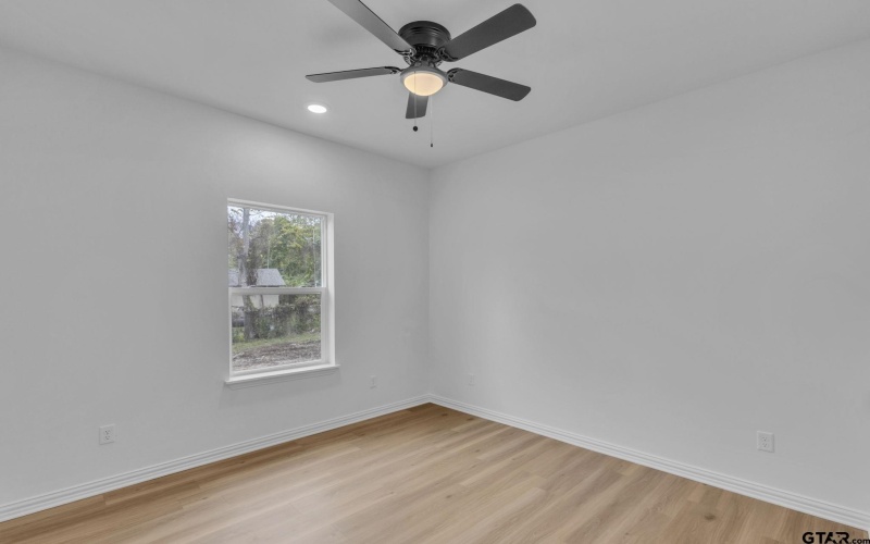 1410 W Connally St, Tyler, TX 75701, 3 Bedrooms Bedrooms, ,2 BathroomsBathrooms,Residential,For Sale,1410 W Connally St,25009747