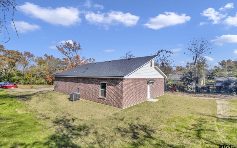 1410 W Connally St, Tyler, TX 75701, 3 Bedrooms Bedrooms, ,2 BathroomsBathrooms,Residential,For Sale,1410 W Connally St,25009747