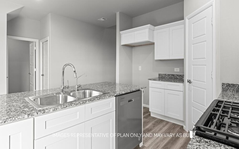 2216 150th Place, Lubbock, TX 79423, 5 Habitaciones Habitaciones , ,3 BañosBaños,Residential,En Venta,2216 150th Place,202556946