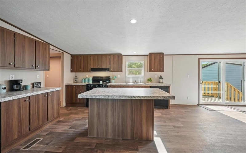 131 Kelly Court, Azle, TX 76020, 4 Bedrooms Bedrooms, ,2 BathroomsBathrooms,Residential,For Sale,131 Kelly Court,20943781