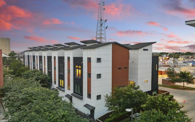 4208 Live Oak Street #105, Dallas, TX 75204, 2 Bedrooms Bedrooms, ,2 BathroomsBathrooms,Residential,For Sale,4208 Live Oak Street,20967484