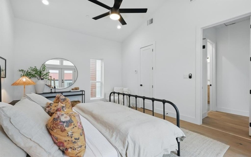 4208 Live Oak Street #105, Dallas, TX 75204, 2 Bedrooms Bedrooms, ,2 BathroomsBathrooms,Residential,For Sale,4208 Live Oak Street,20967484