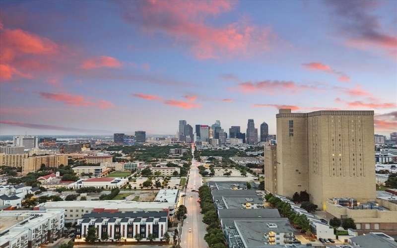 4208 Live Oak Street #105, Dallas, TX 75204, 2 Bedrooms Bedrooms, ,2 BathroomsBathrooms,Residential,For Sale,4208 Live Oak Street,20967484