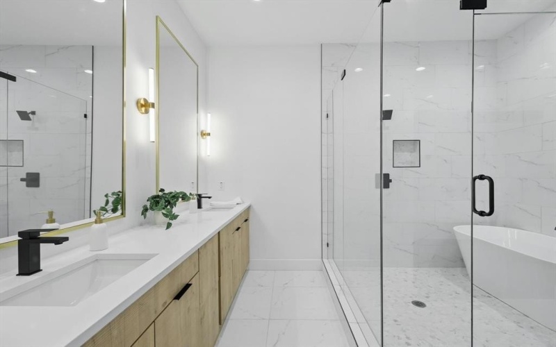 4208 Live Oak Street #102, Dallas, TX 75204, 2 Bedrooms Bedrooms, ,2 BathroomsBathrooms,Residential,For Sale,4208 Live Oak Street,20967786