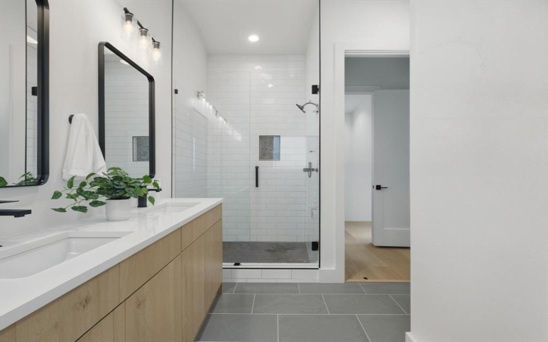 4208 Live Oak Street #102, Dallas, TX 75204, 2 Bedrooms Bedrooms, ,2 BathroomsBathrooms,Residential,For Sale,4208 Live Oak Street,20967786