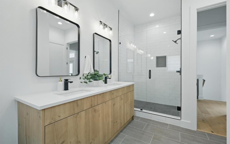 4208 Live Oak Street #102, Dallas, TX 75204, 2 Bedrooms Bedrooms, ,2 BathroomsBathrooms,Residential,For Sale,4208 Live Oak Street,20967786