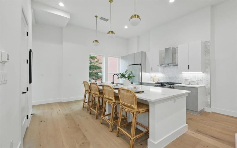 4208 Live Oak Street #102, Dallas, TX 75204, 2 Bedrooms Bedrooms, ,2 BathroomsBathrooms,Residential,For Sale,4208 Live Oak Street,20967786
