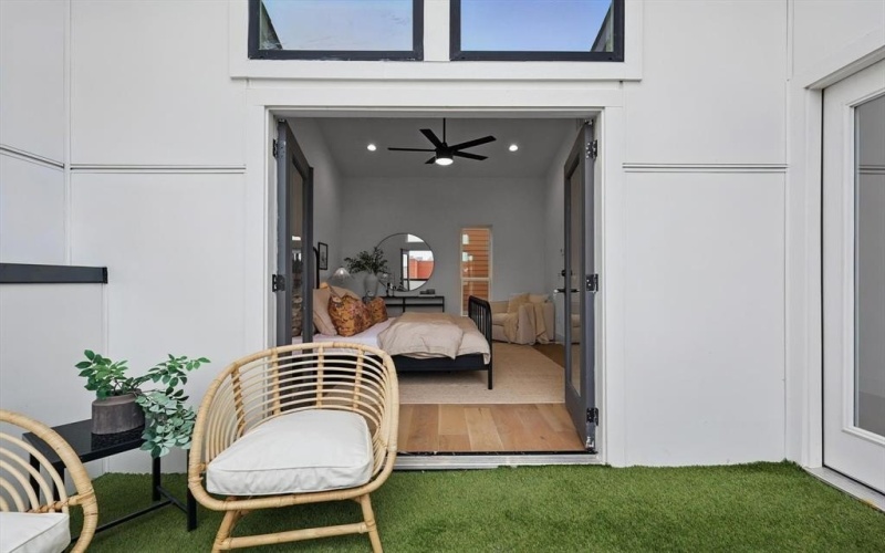 4208 Live Oak Street #102, Dallas, TX 75204, 2 Bedrooms Bedrooms, ,2 BathroomsBathrooms,Residential,For Sale,4208 Live Oak Street,20967786