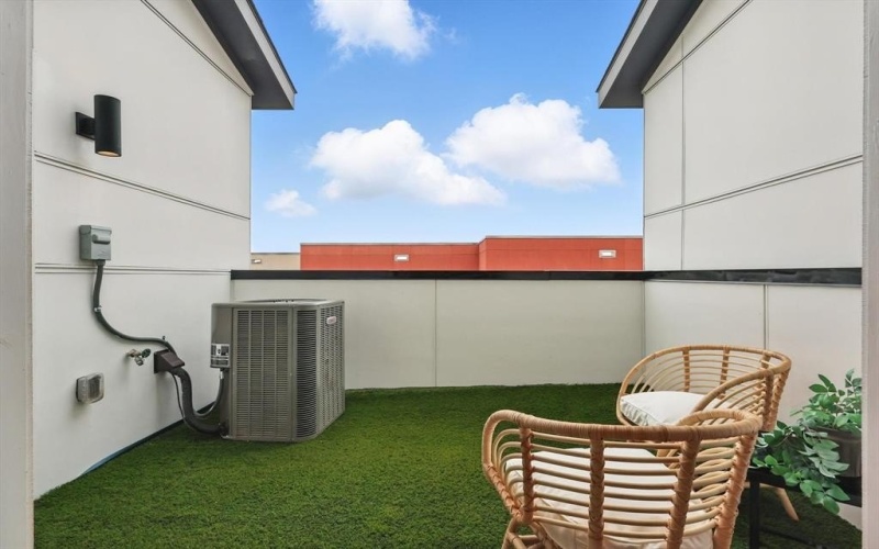 4208 Live Oak Street #102, Dallas, TX 75204, 2 Bedrooms Bedrooms, ,2 BathroomsBathrooms,Residential,For Sale,4208 Live Oak Street,20967786