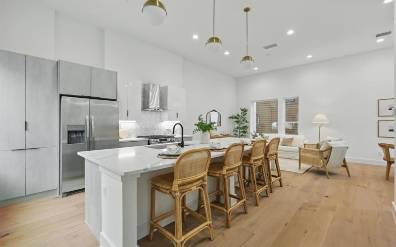 4208 Live Oak Street #102, Dallas, TX 75204, 2 Bedrooms Bedrooms, ,2 BathroomsBathrooms,Residential,For Sale,4208 Live Oak Street,20967786