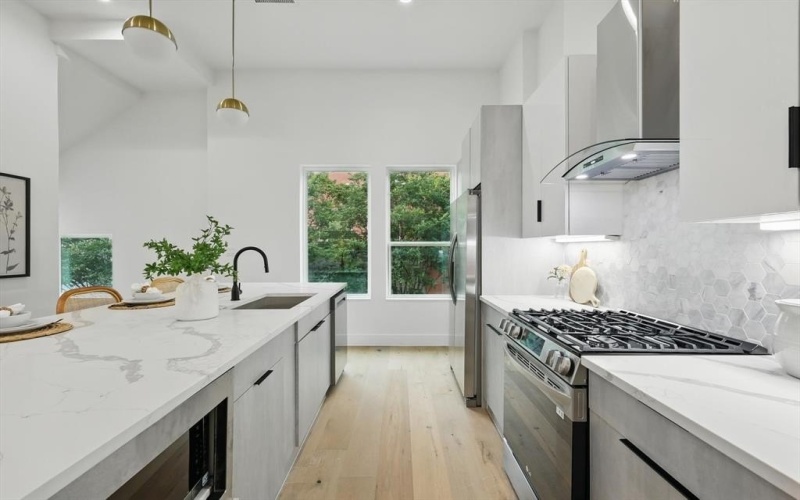 4208 Live Oak Street #102, Dallas, TX 75204, 2 Bedrooms Bedrooms, ,2 BathroomsBathrooms,Residential,For Sale,4208 Live Oak Street,20967786