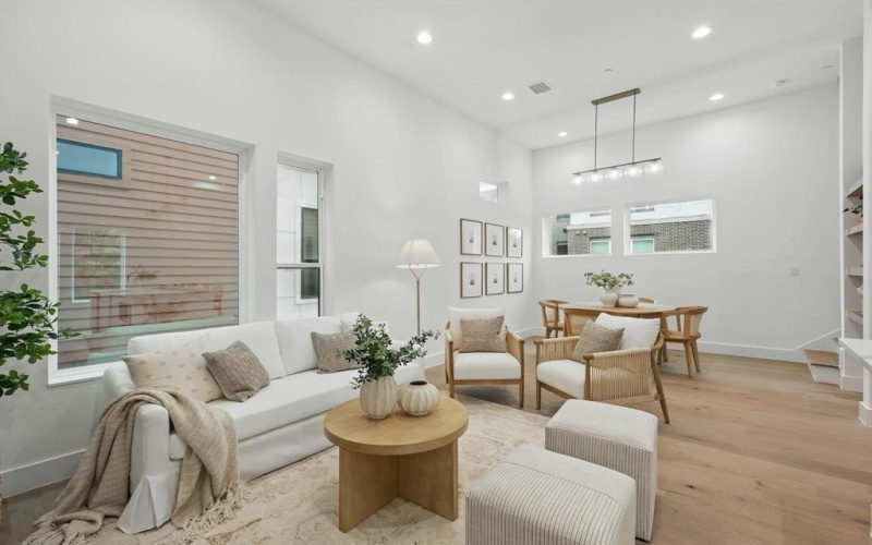 4208 Live Oak Street #102, Dallas, TX 75204, 2 Bedrooms Bedrooms, ,2 BathroomsBathrooms,Residential,For Sale,4208 Live Oak Street,20967786