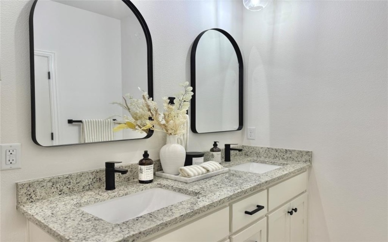 5602 San Jacinto Drive, Granbury, TX 76048, 4 Bedrooms Bedrooms, ,2 BathroomsBathrooms,Residential,For Sale,5602 San Jacinto Drive,20978970
