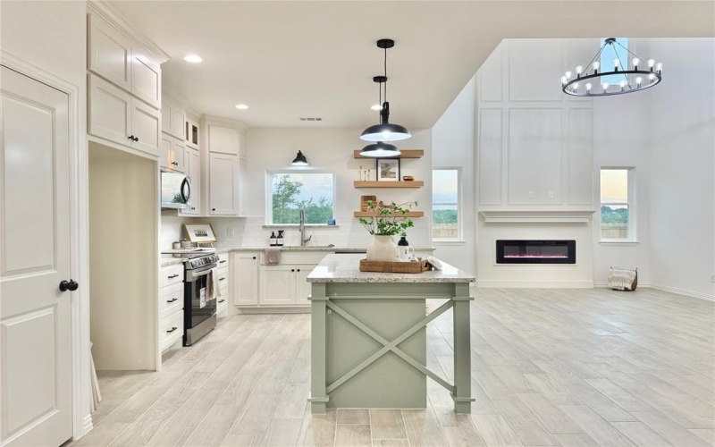 5602 San Jacinto Drive, Granbury, TX 76048, 4 Bedrooms Bedrooms, ,2 BathroomsBathrooms,Residential,For Sale,5602 San Jacinto Drive,20978970