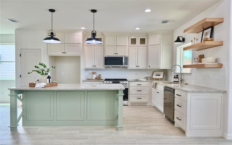 5602 San Jacinto Drive, Granbury, TX 76048, 4 Bedrooms Bedrooms, ,2 BathroomsBathrooms,Residential,For Sale,5602 San Jacinto Drive,20978970