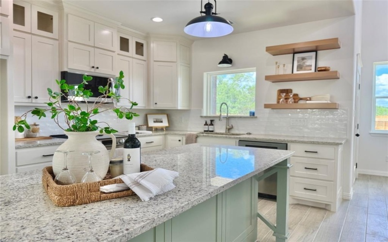 5602 San Jacinto Drive, Granbury, TX 76048, 4 Bedrooms Bedrooms, ,2 BathroomsBathrooms,Residential,For Sale,5602 San Jacinto Drive,20978970