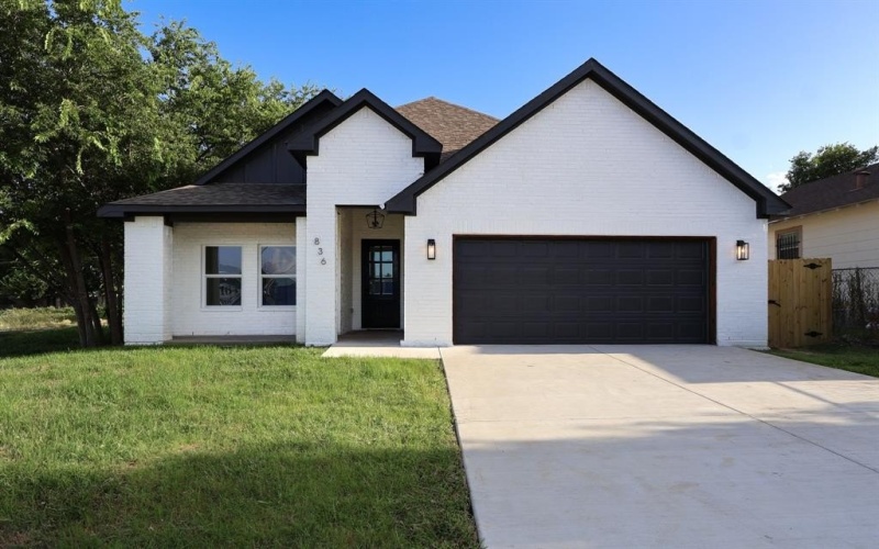 836 E Arlington Avenue, Fort Worth, TX 76104, 4 Habitaciones Habitaciones , ,2 BañosBaños,Residential,En Venta,836 E Arlington Avenue,20980931