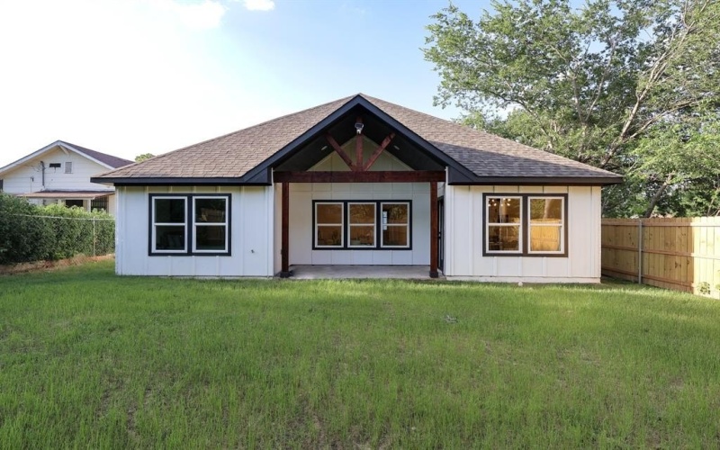836 E Arlington Avenue, Fort Worth, TX 76104, 4 Habitaciones Habitaciones , ,2 BañosBaños,Residential,En Venta,836 E Arlington Avenue,20980931