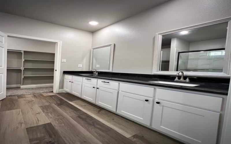 807 Sayle Street, Greenville, TX 75401, 4 Habitaciones Habitaciones , ,2 BañosBaños,Residential,En Venta,807 Sayle Street,20981564
