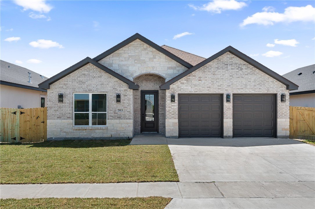 7913 Leylah Drive, Corpus Christi, TX 78414, 4 Habitaciones Habitaciones , ,3 BañosBaños,Residential,En Venta,7913 Leylah Drive,458111