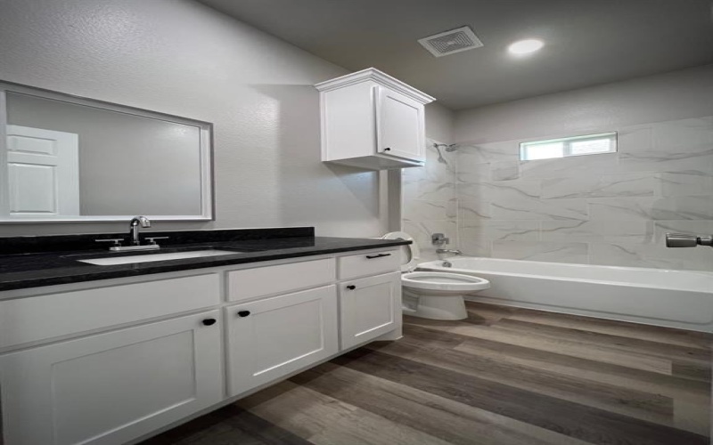 807 Sayle Street, Greenville, TX 75401, 4 Habitaciones Habitaciones , ,2 BañosBaños,Residential Lease,En Alquiler,807 Sayle Street,20981785