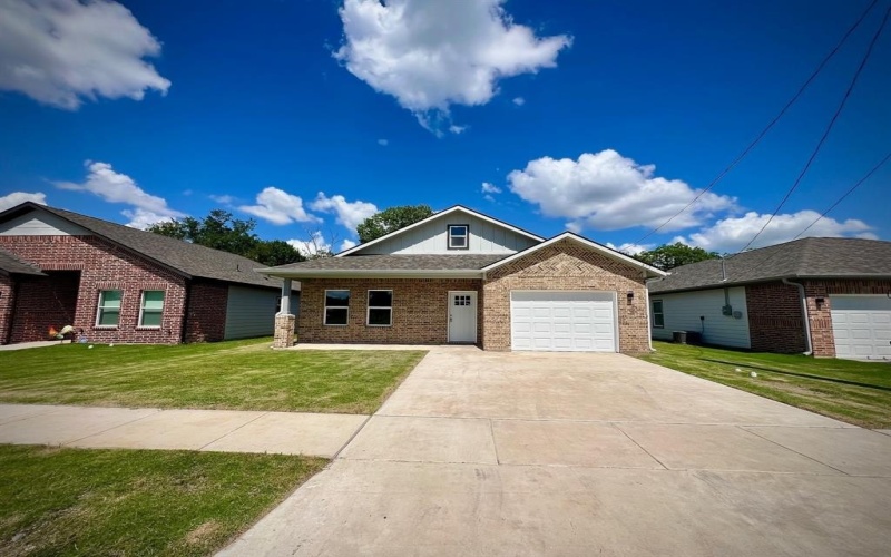 813 SAYLE, Greenville, TX 75401, 3 Bedrooms Bedrooms, ,2 BathroomsBathrooms,Residential,For Sale,813 SAYLE,20981864