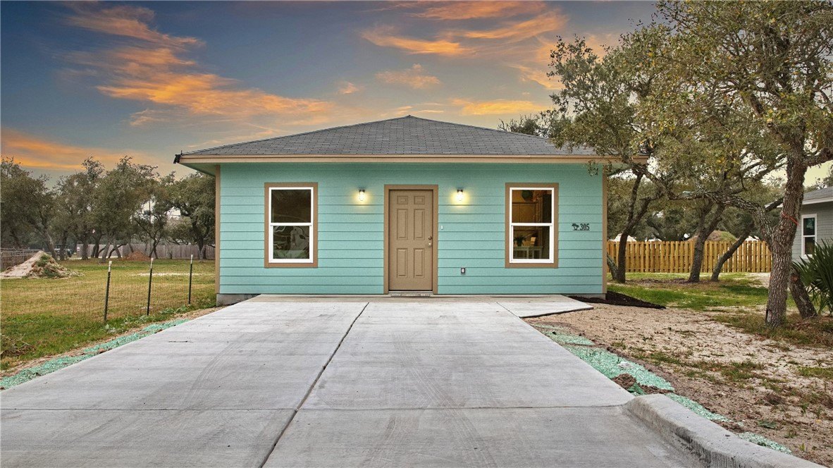 305 Steart Street, Rockport, TX 78382, 2 Habitaciones Habitaciones , ,2 BañosBaños,Residential,En Venta,305 Steart Street,452654