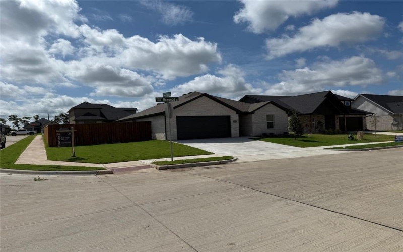 1803 Boxwood Drive, Sherman, TX 75092, 3 Bedrooms Bedrooms, ,2 BathroomsBathrooms,Residential,For Sale,1803 Boxwood Drive,20982329