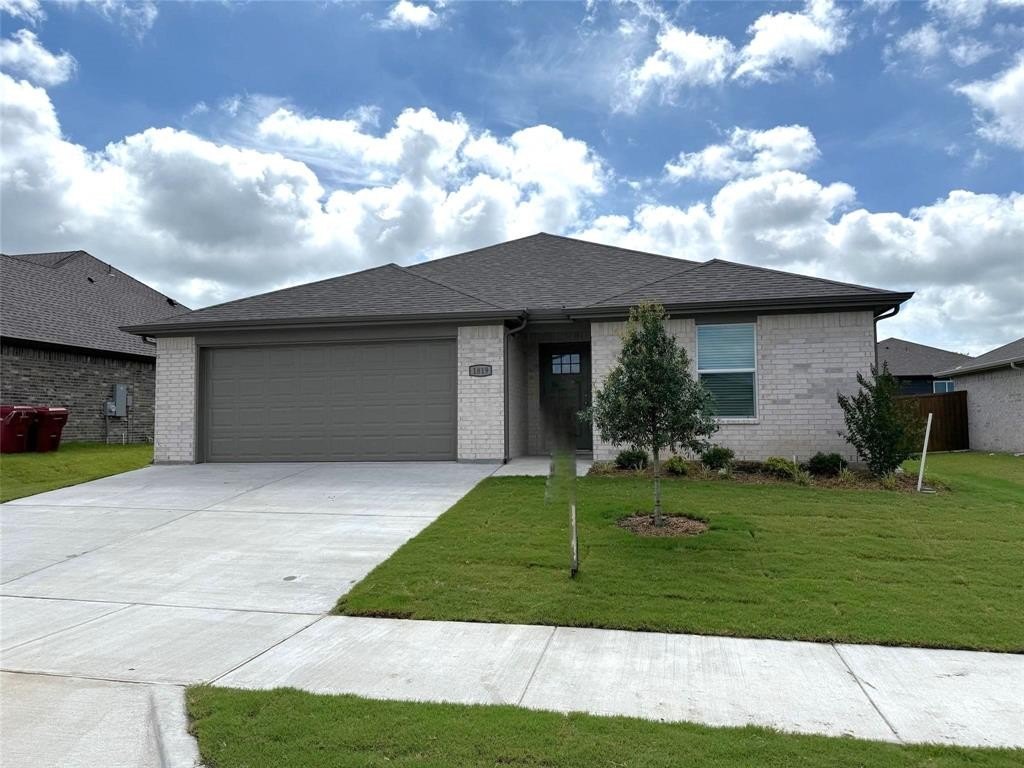 1819 Boxwood Drive, Sherman, TX 75092, 3 Bedrooms Bedrooms, ,2 BathroomsBathrooms,Residential,For Sale,1819 Boxwood Drive,20982382