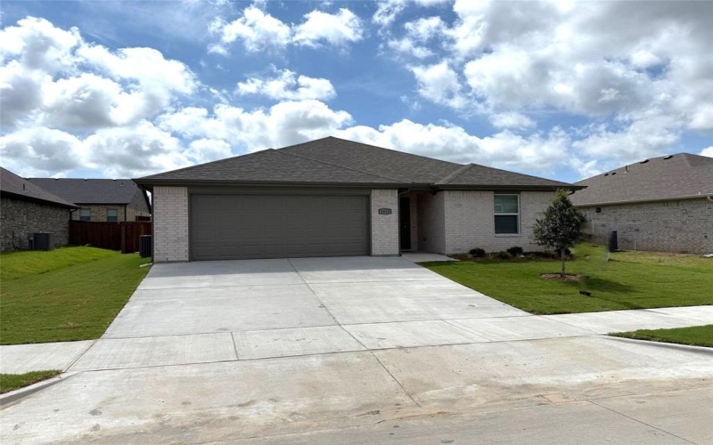 1819 Boxwood Drive, Sherman, TX 75092, 3 Bedrooms Bedrooms, ,2 BathroomsBathrooms,Residential,For Sale,1819 Boxwood Drive,20982382