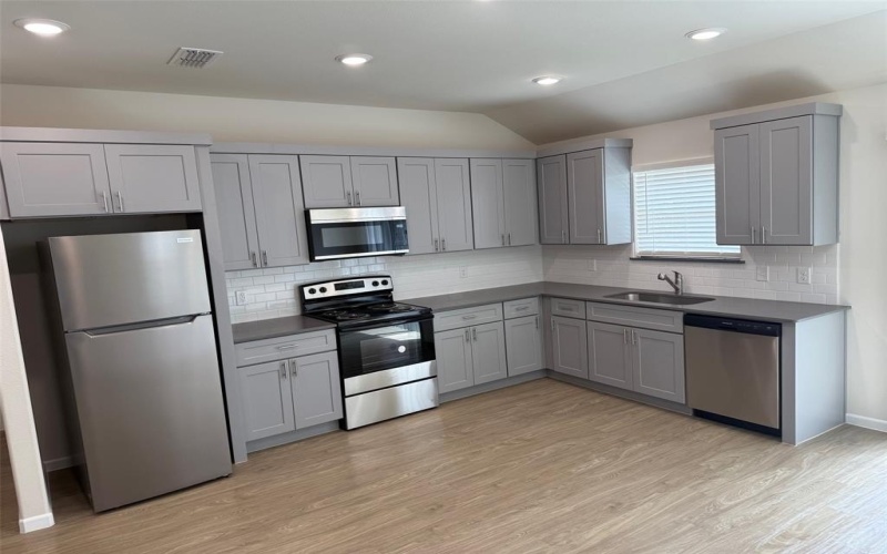 1819 Boxwood Drive, Sherman, TX 75092, 3 Bedrooms Bedrooms, ,2 BathroomsBathrooms,Residential,For Sale,1819 Boxwood Drive,20982382