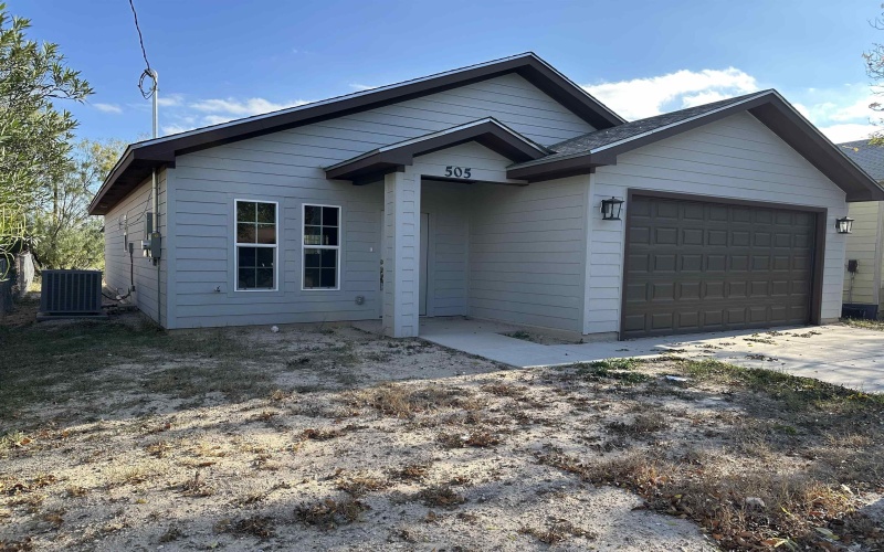 505 E De La Rosa, Del Rio, TX 78840, 3 Bedrooms Bedrooms, ,2 BathroomsBathrooms,Residential,For Sale,505 E De La Rosa,206547