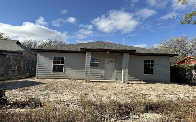505 E De La Rosa, Del Rio, TX 78840, 3 Bedrooms Bedrooms, ,2 BathroomsBathrooms,Residential,For Sale,505 E De La Rosa,206547