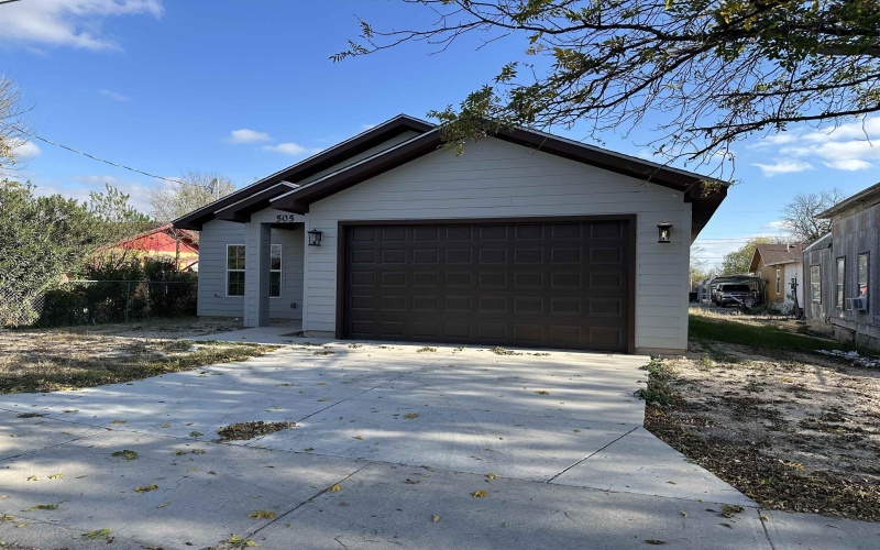 505 E De La Rosa, Del Rio, TX 78840, 3 Bedrooms Bedrooms, ,2 BathroomsBathrooms,Residential,For Sale,505 E De La Rosa,206547