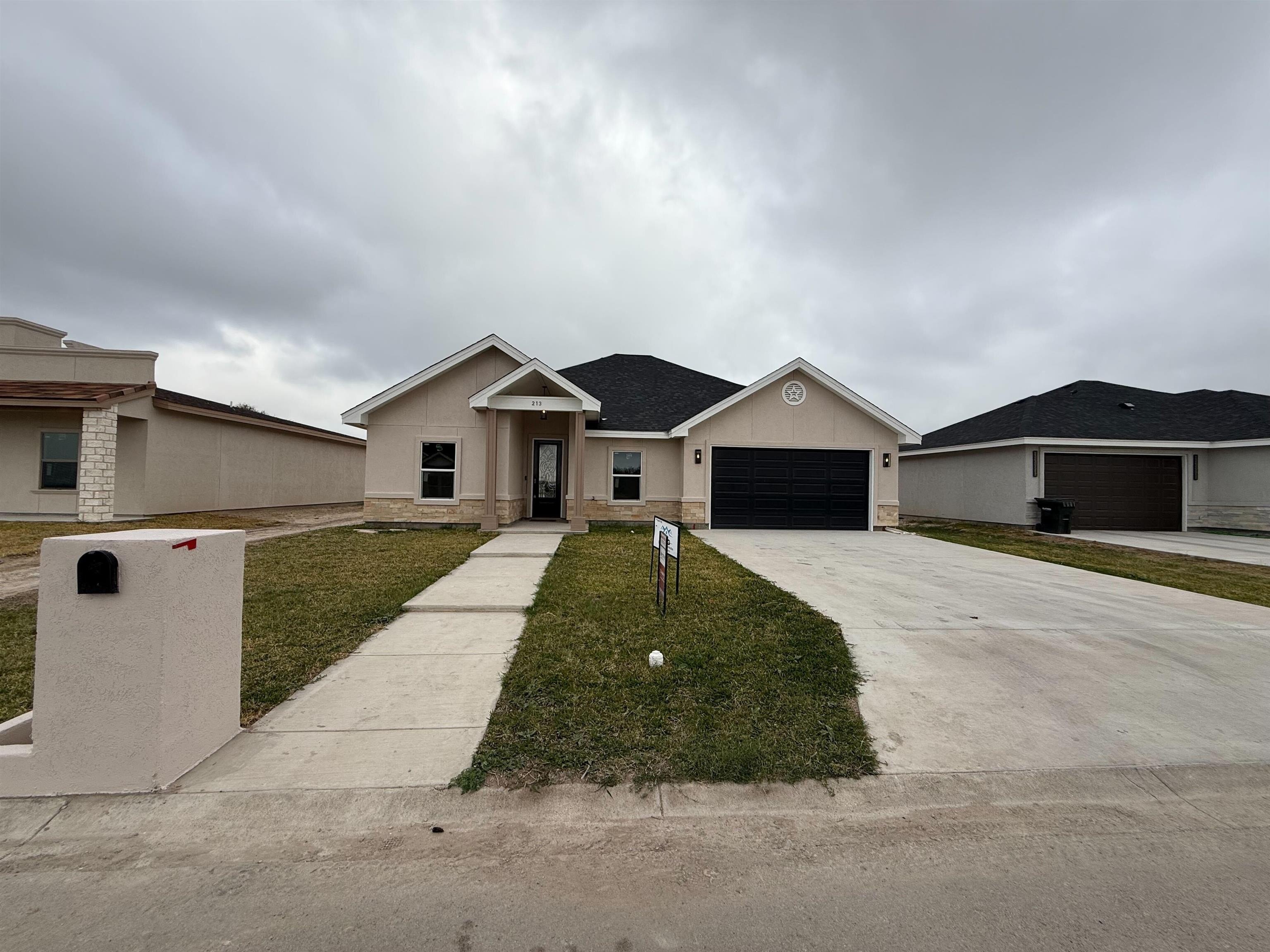 213 Jesus Flores, Del Rio, TX 78840, 3 Bedrooms Bedrooms, ,2 BathroomsBathrooms,Residential,For Sale,213 Jesus Flores,206799