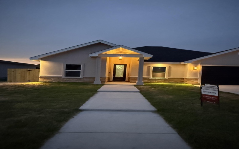 213 Jesus Flores, Del Rio, TX 78840, 3 Bedrooms Bedrooms, ,2 BathroomsBathrooms,Residential,For Sale,213 Jesus Flores,206799