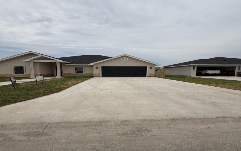 213 Jesus Flores, Del Rio, TX 78840, 3 Bedrooms Bedrooms, ,2 BathroomsBathrooms,Residential,For Sale,213 Jesus Flores,206799