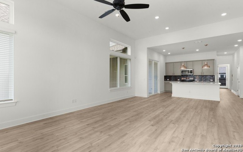 10031 UNIVERSITY WAY #8, San Antonio, TX 78224, 3 Bedrooms Bedrooms, ,2 BathroomsBathrooms,Residential,For Sale,10031 UNIVERSITY WAY,1879548
