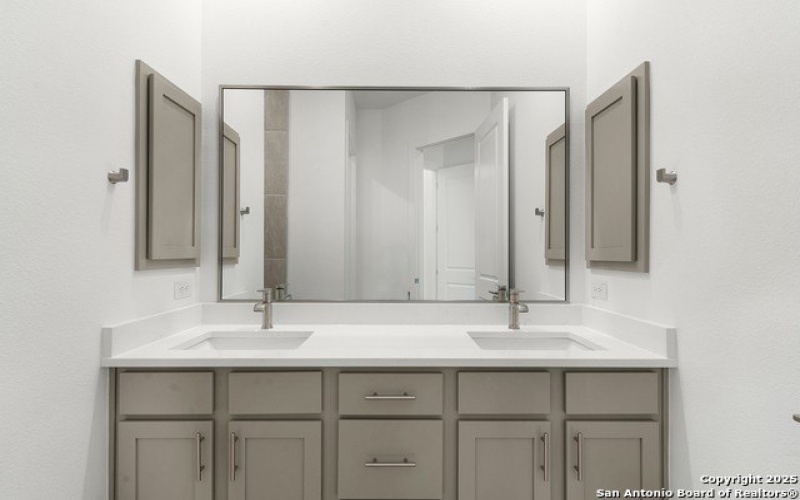 10031 UNIVERSITY WAY #8, San Antonio, TX 78224, 3 Bedrooms Bedrooms, ,2 BathroomsBathrooms,Residential,For Sale,10031 UNIVERSITY WAY,1879548