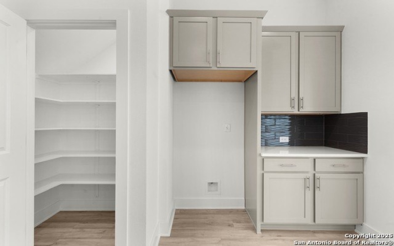 10031 UNIVERSITY WAY #8, San Antonio, TX 78224, 3 Bedrooms Bedrooms, ,2 BathroomsBathrooms,Residential,For Sale,10031 UNIVERSITY WAY,1879548