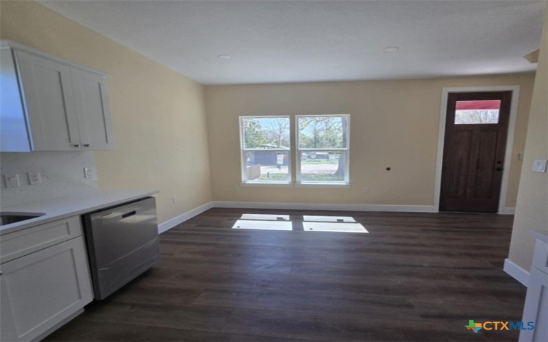 410 W Trinity Street, Luling, TX 78648, 3 Habitaciones Habitaciones , ,2 BañosBaños,Residential,En Venta,410 W Trinity Street,572953