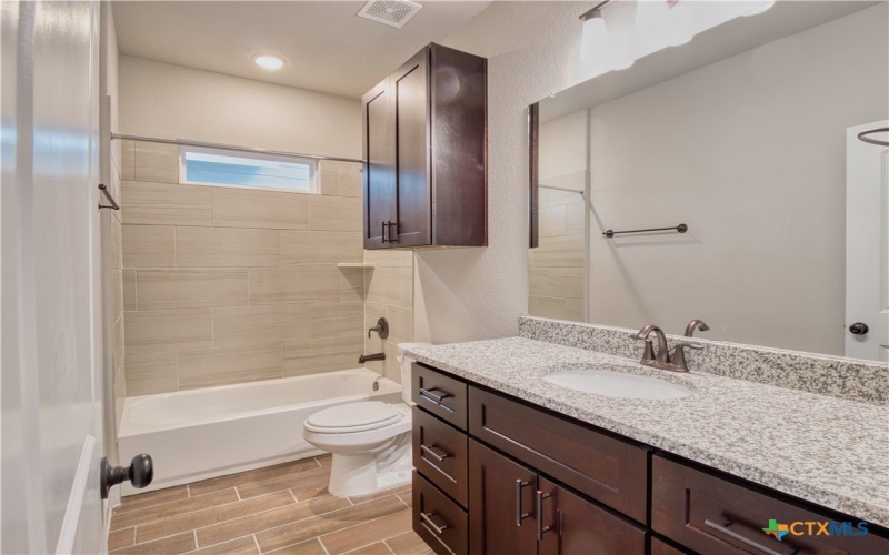 2202 Virginia Blvd #201, San Antonio, TX 78203, 3 Bedrooms Bedrooms, ,2 BathroomsBathrooms,Residential Lease,For Rent,2202 Virginia Blvd,584986