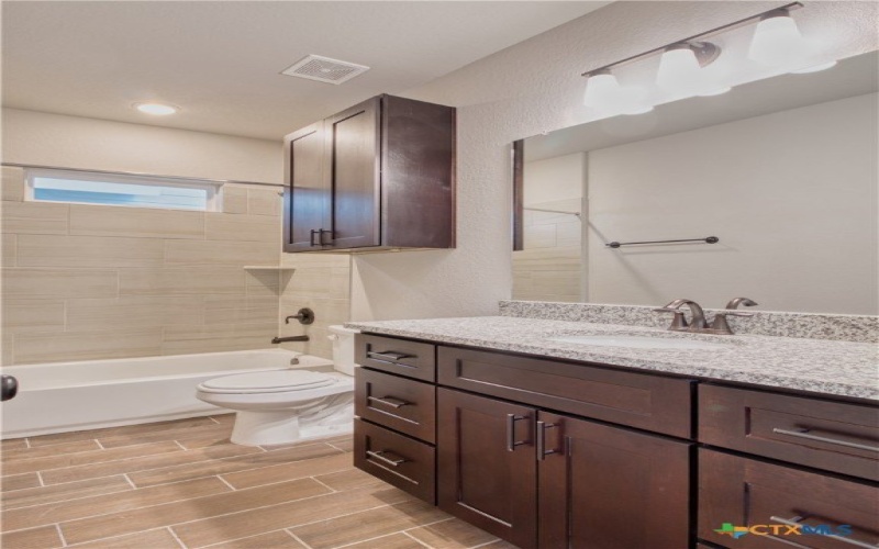 2202 Virginia Blvd #201, San Antonio, TX 78203, 3 Bedrooms Bedrooms, ,2 BathroomsBathrooms,Residential Lease,For Rent,2202 Virginia Blvd,584986