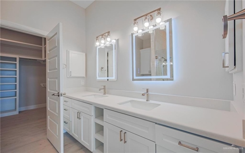 8047 N 48th Lane, McAllen, TX 78501, 3 Habitaciones Habitaciones , ,3 BañosBaños,Residential,En Venta,8047 N 48th Lane,474744