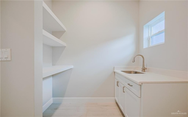 8047 N 48th Lane, McAllen, TX 78501, 3 Habitaciones Habitaciones , ,3 BañosBaños,Residential,En Venta,8047 N 48th Lane,474744