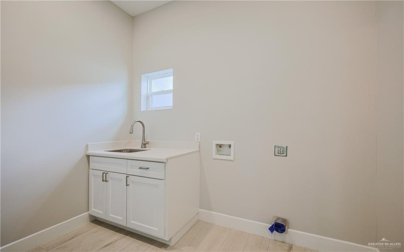 8047 N 48th Lane, McAllen, TX 78501, 3 Habitaciones Habitaciones , ,3 BañosBaños,Residential,En Venta,8047 N 48th Lane,474744