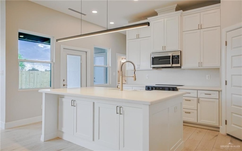 8047 N 48th Lane, McAllen, TX 78501, 3 Habitaciones Habitaciones , ,3 BañosBaños,Residential,En Venta,8047 N 48th Lane,474744
