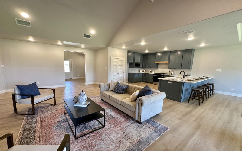 2917 135th Street, Lubbock, TX 79423, 4 Habitaciones Habitaciones , ,3 BañosBaños,Residential Lease,En Alquiler,2917 135th Street,202557011